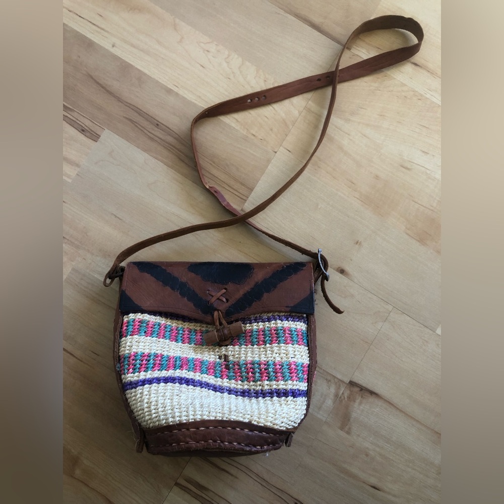 Vintage Hand Made Woven Straw and Leather Shoulder Bag Purse Boho